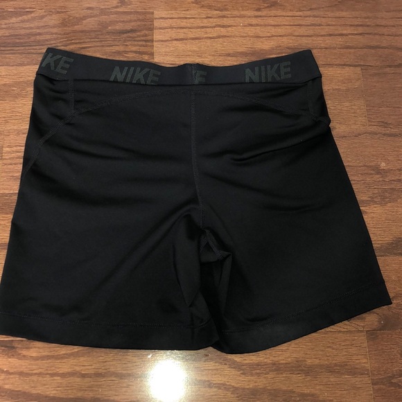 Nike 5” Inseam Bike Shorts (CORAL IS BRAND NEW) - Picture 4 of 5